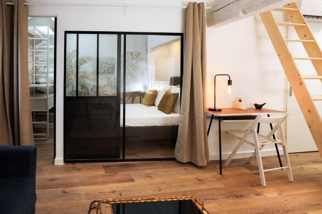 Le Palais D'Alienor - Parking Gratuit Apartment Carcassonne Exterior photo