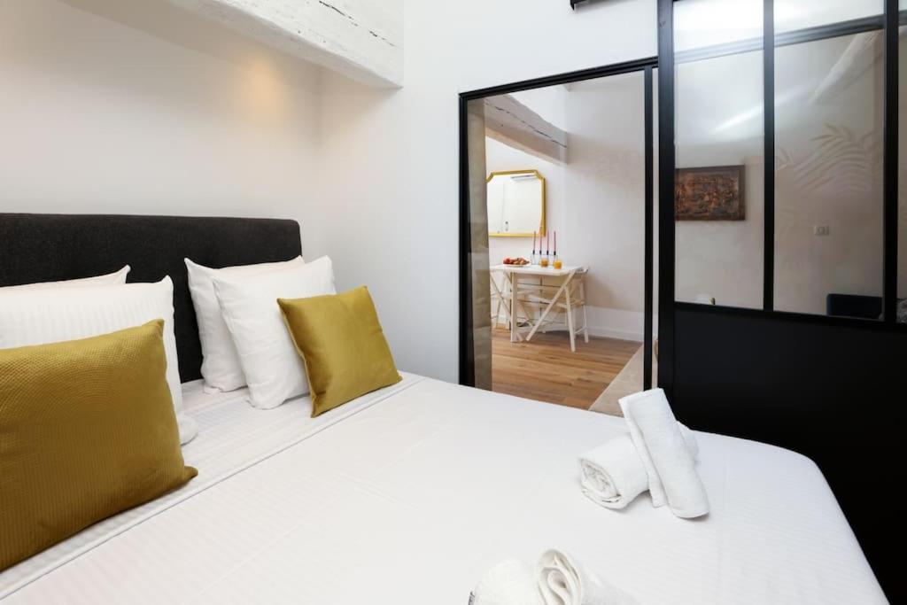 Le Palais D'Alienor - Parking Gratuit Apartment Carcassonne Exterior photo